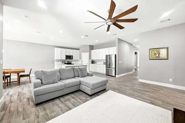 210 Tahitian Drive DR, Bastrop, TX 78602