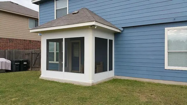 106 Floating Leaf DR, Hutto, TX 78634