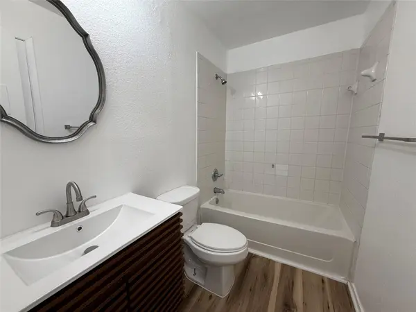 1009 Alex ST #A, Lockhart, TX 78644
