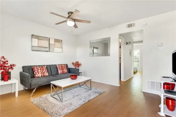 2401 Manor RD #209, Austin, TX 78722