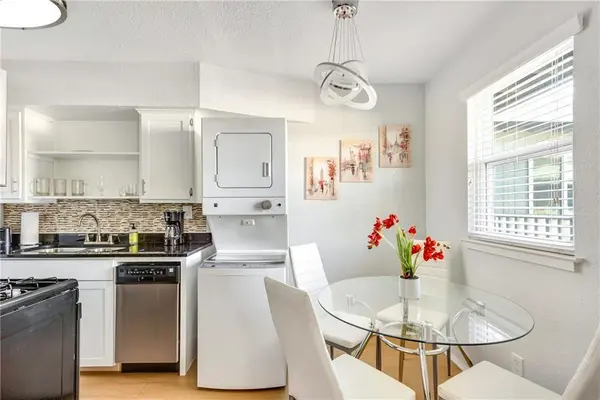 2401 Manor RD #209, Austin, TX 78722