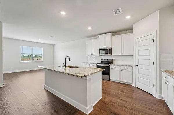 501 W Luna Blue LN, Jarrell, TX 76537