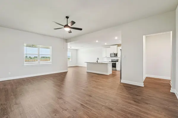 501 W Luna Blue LN, Jarrell, TX 76537