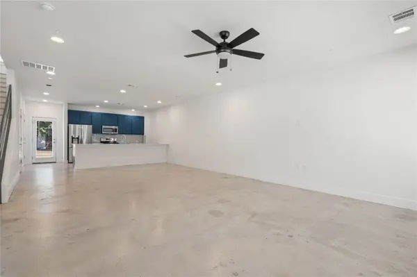 1121 Walton LN #B, Austin, TX 78721