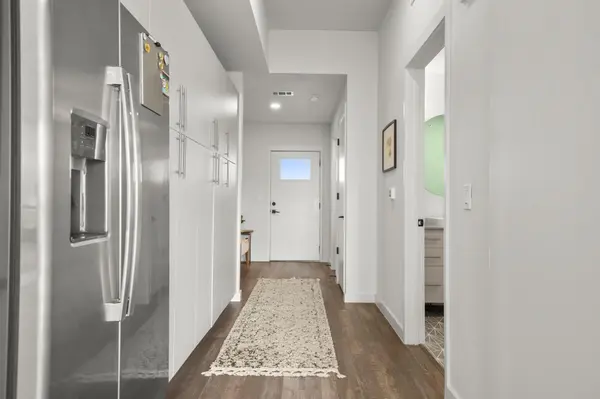 4004 Banister LN #202, Austin, TX 78704