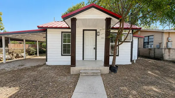 1001 Tony Lee ST, Seguin, TX 78155