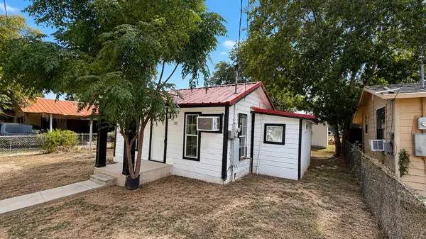 1001 Tony Lee ST, Seguin, TX 78155