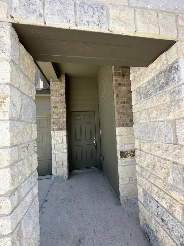 425 SALT SPRINGS RD, Kyle, TX 78640