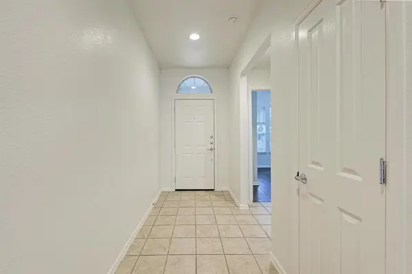 412 Golden Eagle LN, Leander, TX 78641