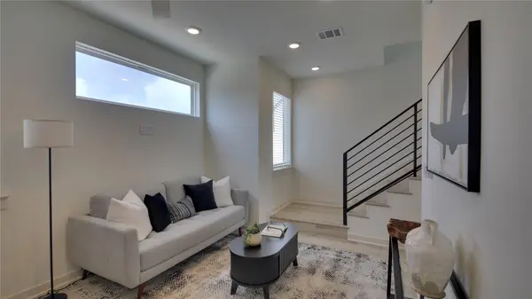 7208 Providence Ave #2, Austin, TX 78752