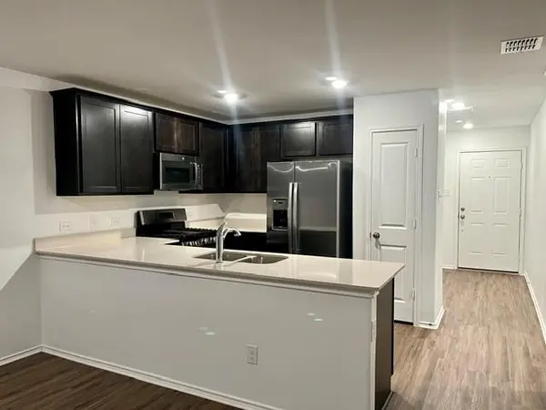 406 Halfmoon DR, Lockhart, TX 78644