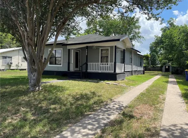 1120 Saint Paul ST, Gonzales, TX 78629