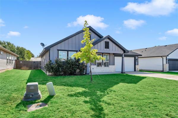 449 Dove TRL, Bertram, TX 78605