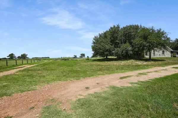 1170 Private Road 3241, Lincoln, TX 78948