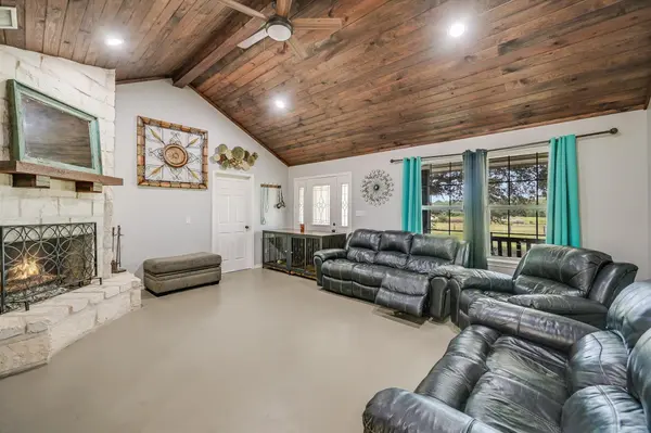 1170 Private Road 3241, Lincoln, TX 78948