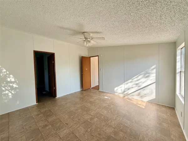 414 Avenue F, Lexington, TX 78947