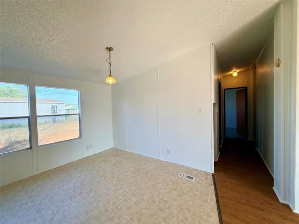 414 Avenue F, Lexington, TX 78947