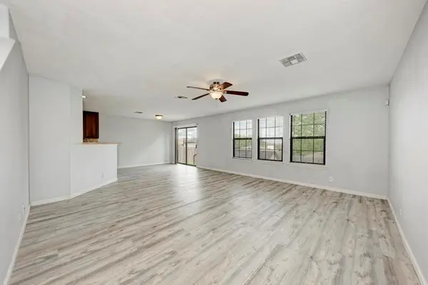 530 Sheep Trail DR, Kyle, TX 78640