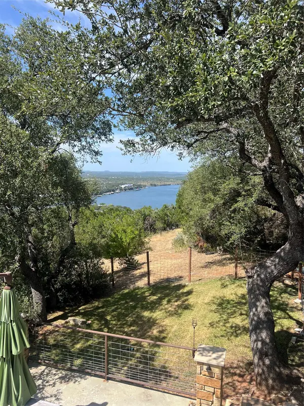 400 N Ronay DR, Spicewood, TX 78669