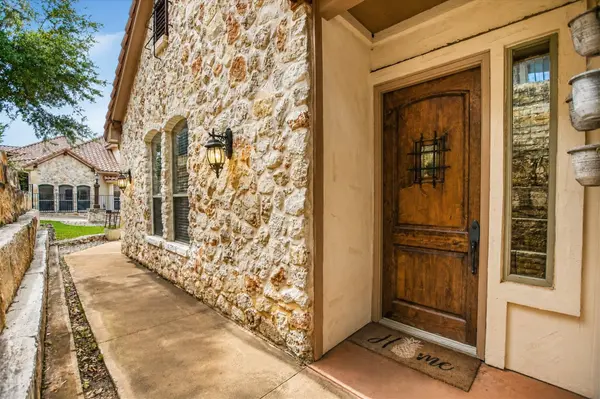 207 Enclave CIR, Horseshoe Bay, TX 78657