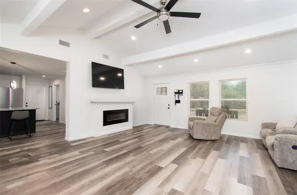 1704 N Hoover Ave, Cameron, TX 76520