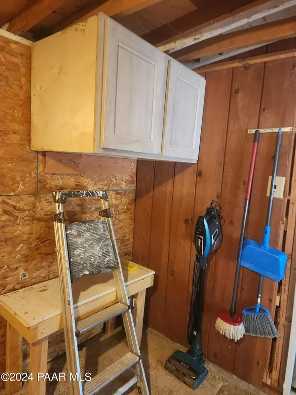 19060 E Palm LN, Black Canyon City, AZ 85324