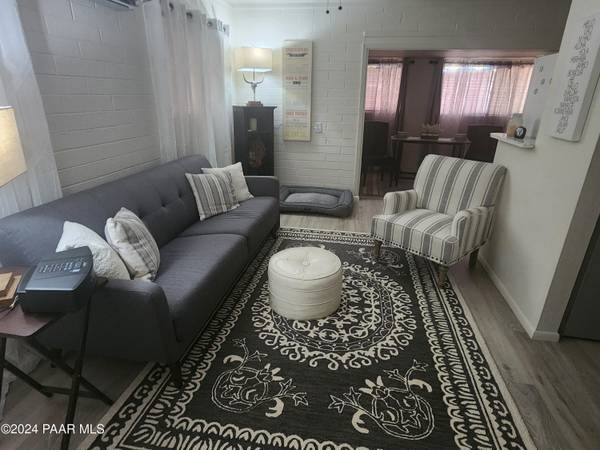 19060 E Palm LN, Black Canyon City, AZ 85324