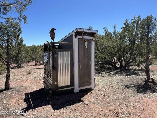 182 NE Cooks TRL, Ash Fork, AZ 86320