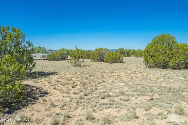 25470 W Foothill DR, Seligman, AZ 86337