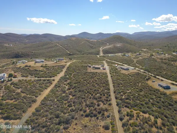 1825 S Lovin LN, Dewey-humboldt, AZ 86327