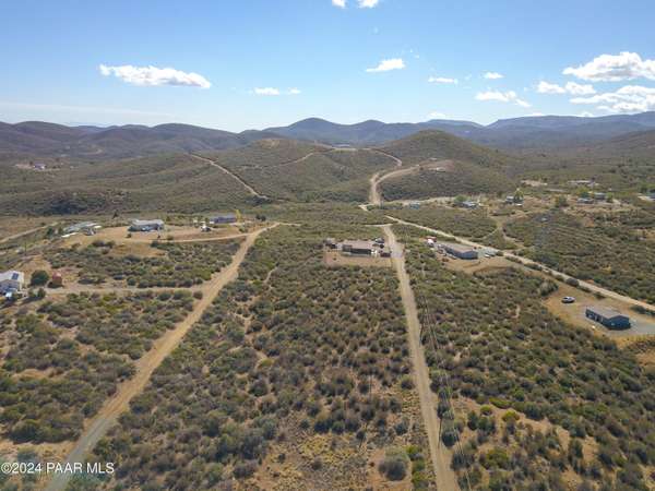 1825 S Lovin LN, Dewey-humboldt, AZ 86327