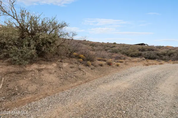 757 S Apache Knolls TRL, Dewey-humboldt, AZ 86327
