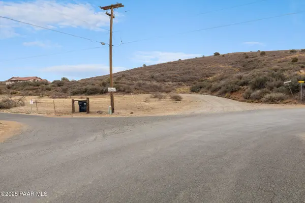 757 S Apache Knolls TRL, Dewey-humboldt, AZ 86327