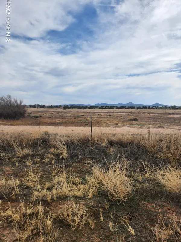05-118b Champagne LN, Paulden, AZ 86334