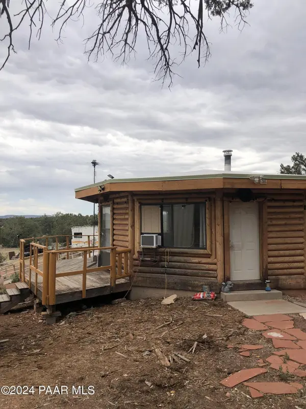 56539 N El Parque LN, Seligman, AZ 86337