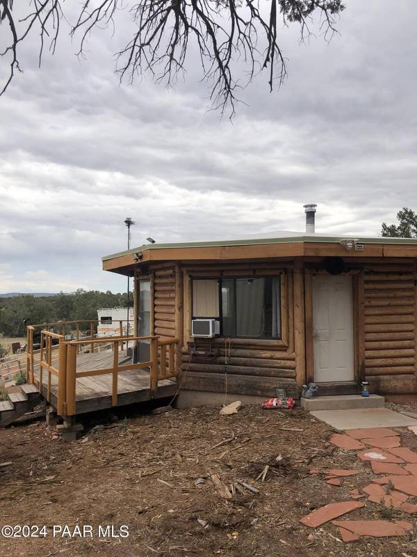 56539 N El Parque LN, Seligman, AZ 86337