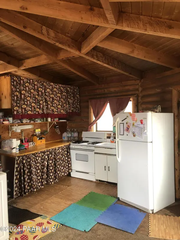 56539 N El Parque LN, Seligman, AZ 86337