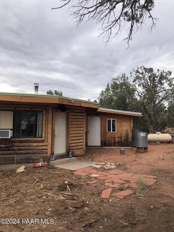 56539 N El Parque LN, Seligman, AZ 86337