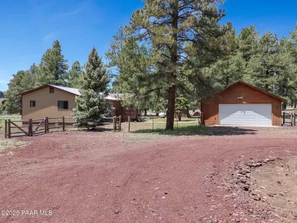 12778 E Larkspur LN, Parks, AZ 86018
