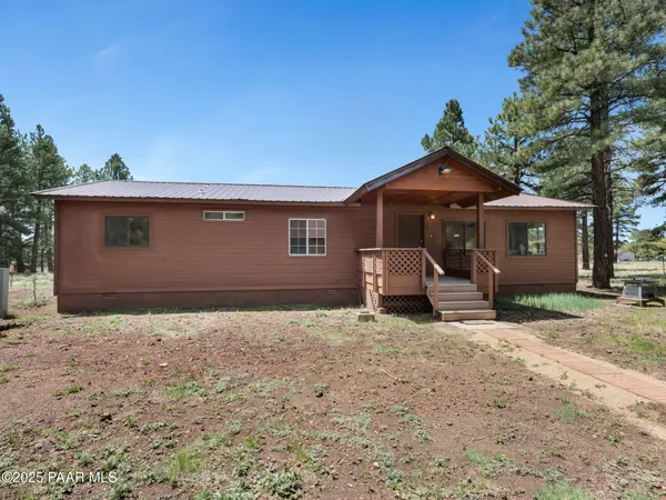 12778 E Larkspur LN, Parks, AZ 86018