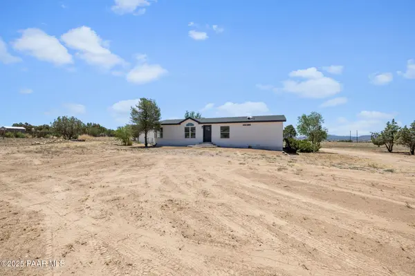 925 W Gina Marie BLVD, Paulden, AZ 86334