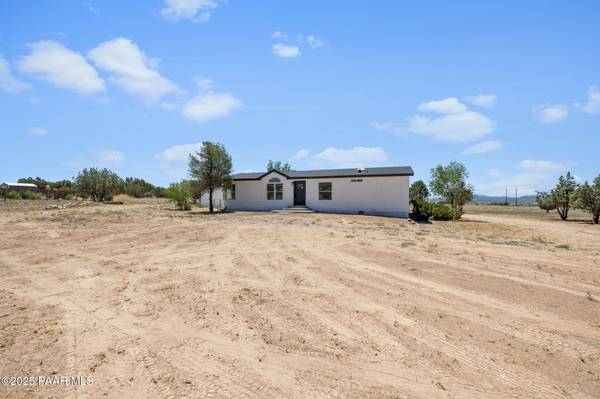 925 W Gina Marie BLVD, Paulden, AZ 86334