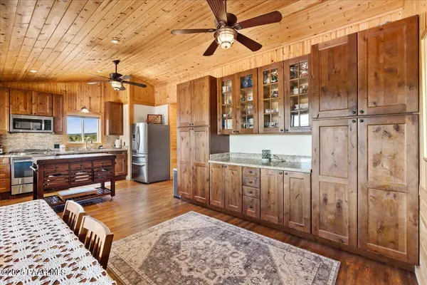 41600 N Foxy WAY, Ash Fork, AZ 86320