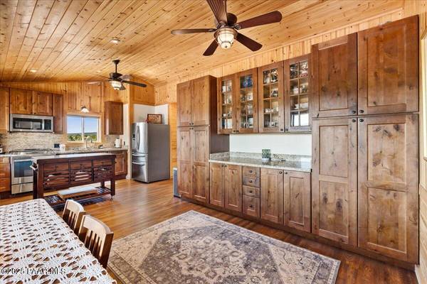 41600 N Foxy WAY, Ash Fork, AZ 86320