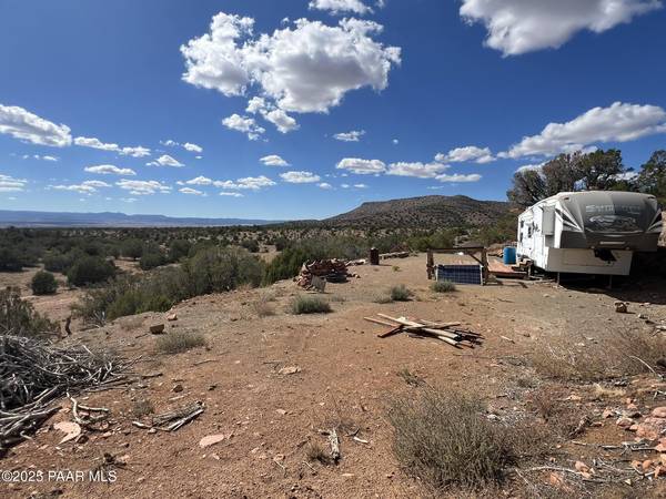 296 Quartz Hill RD, Ash Fork, AZ 86320