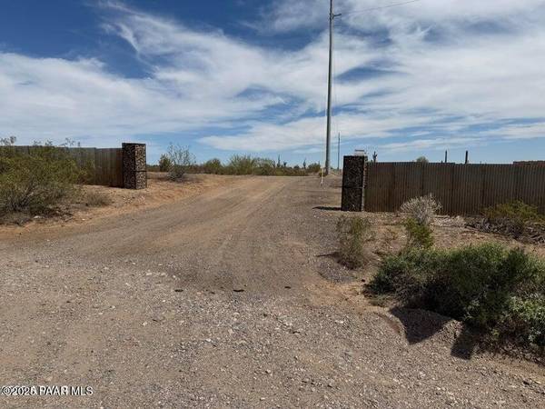 Xx00 N Castle Hot Springs RD, Morristown, AZ 85342