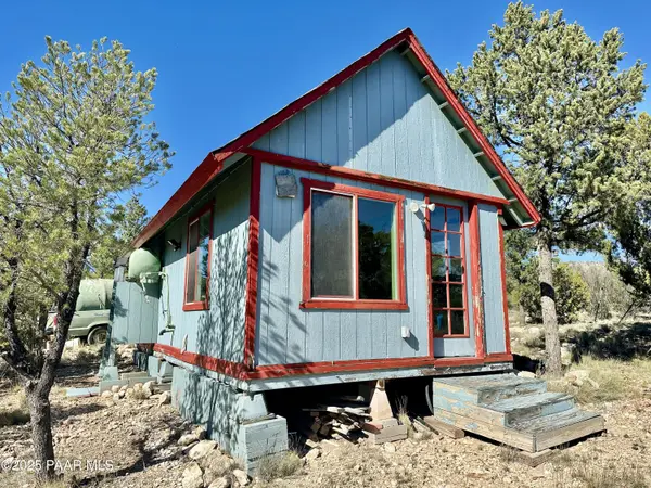 30425 W Conejo RD, Seligman, AZ 86337