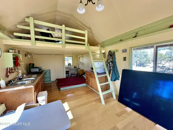 30425 W Conejo RD, Seligman, AZ 86337