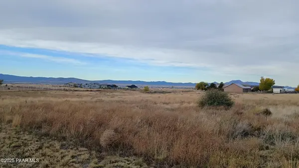 11180 N Out Of The Way PL, Prescott Valley, AZ 86315