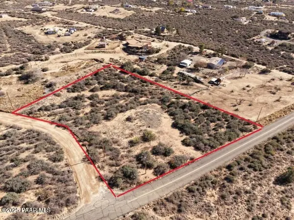8565 S Donegal DR, Wilhoit, AZ 86332